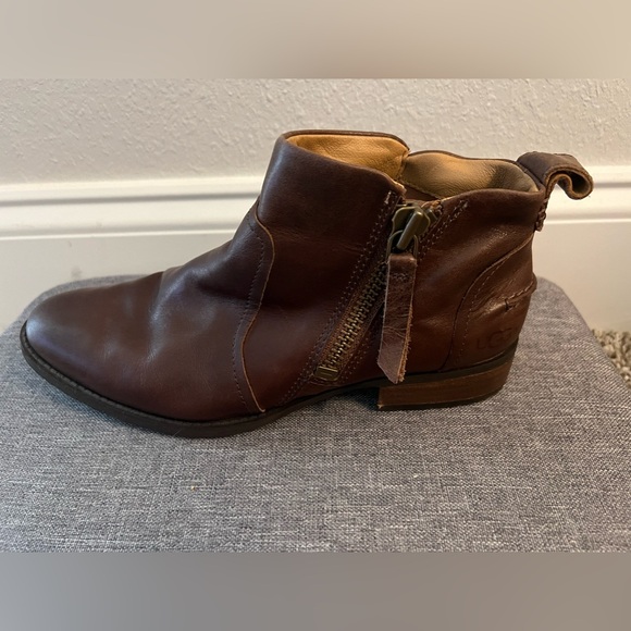 UGG Aureo Brown Leather Ankle Boot Lug Sole Bootie Zipper Size 7.5 - Picture 3 of 13